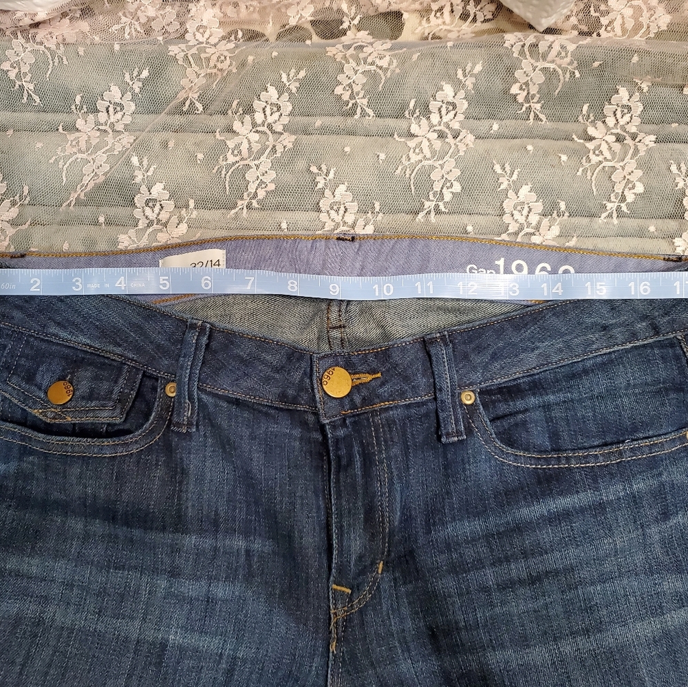 Women's Gap 1969 Jeans Size 32/14 32 Med Dark Wash - Picture 2 of 8